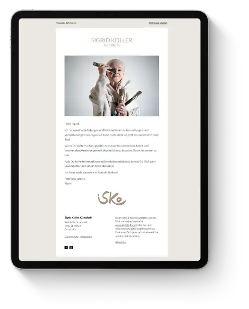iPad mit dem Newsletter aus dem Atelier auf dem Screen.